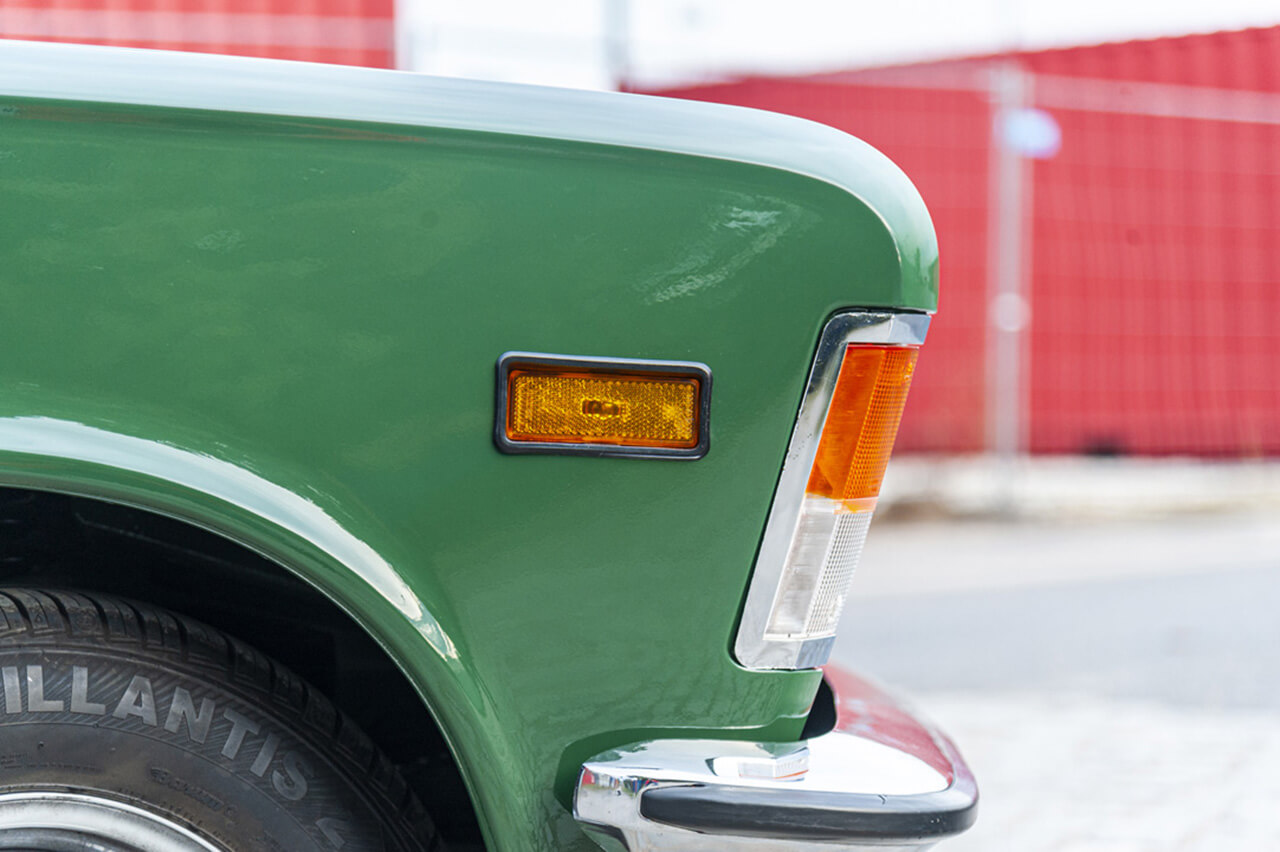 Polski Fiat 125p - lapma obrysowa, zainstalowana specjalnie na rynek amerykański